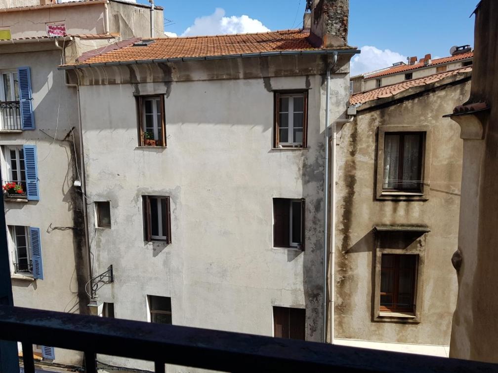 VIEILLE VILLE D AJACCIO POUR 3 PERs A 300M DU PORT ET A 15 MN DE LAEROPORT PROCHES DE PLUS BELLES PLAGES ET TTES COMMODITES A PROXIMITE Ajaccio (Corsica) Exterior foto